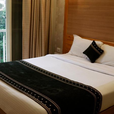 The Myriad Hotel Bhayandar Eksteriør bilde