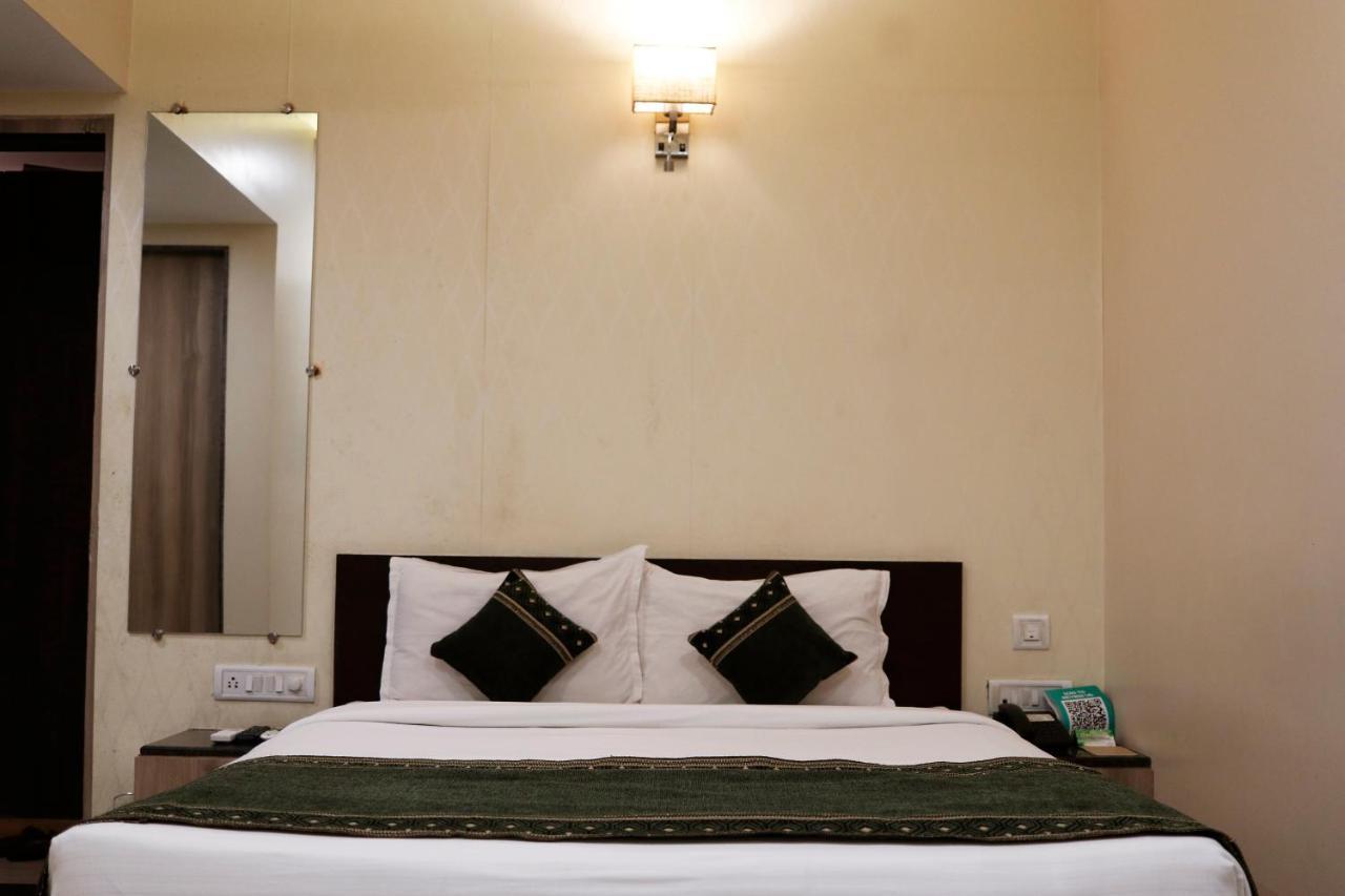 The Myriad Hotel Bhayandar Eksteriør bilde