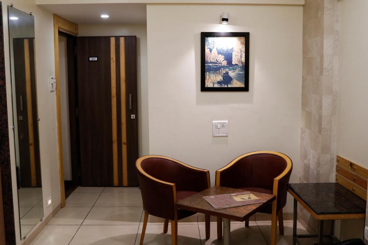 The Myriad Hotel Bhayandar Eksteriør bilde