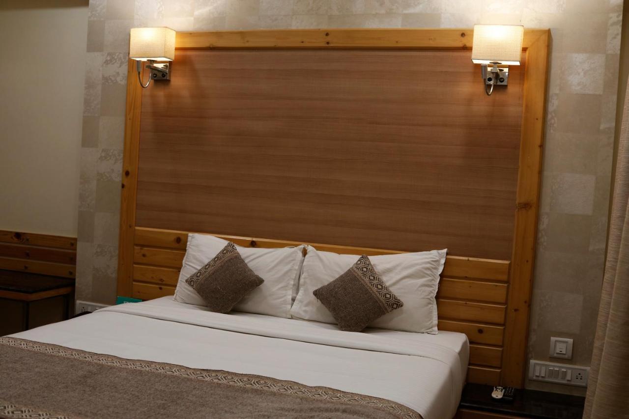 The Myriad Hotel Bhayandar Eksteriør bilde