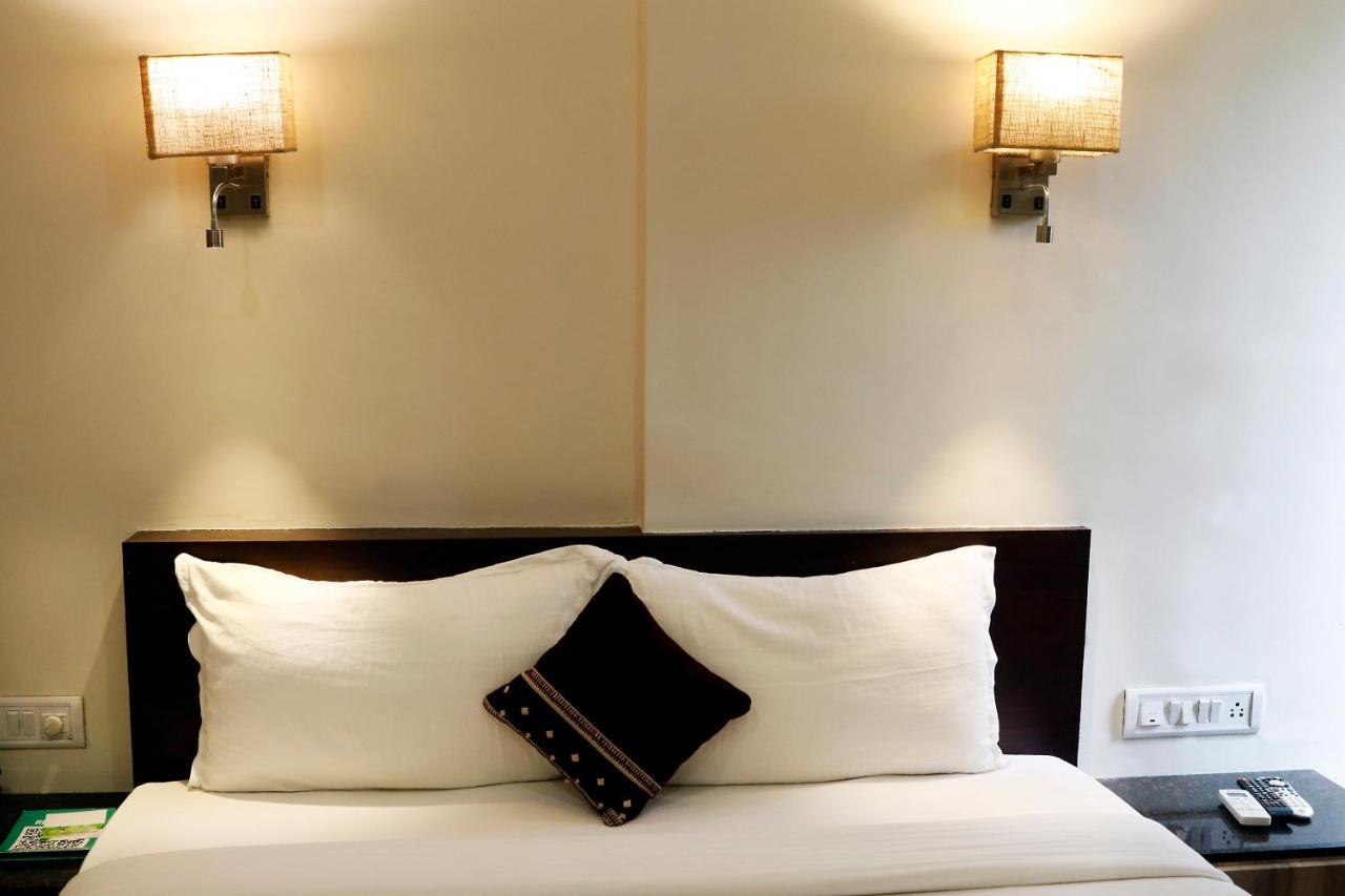 The Myriad Hotel Bhayandar Eksteriør bilde