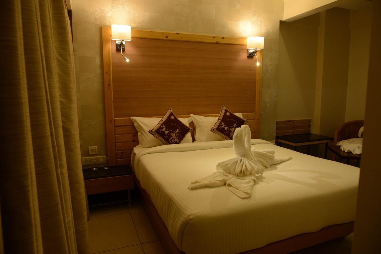 The Myriad Hotel Bhayandar Eksteriør bilde