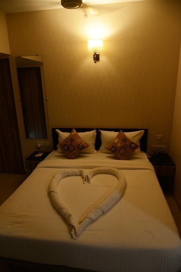 The Myriad Hotel Bhayandar Eksteriør bilde