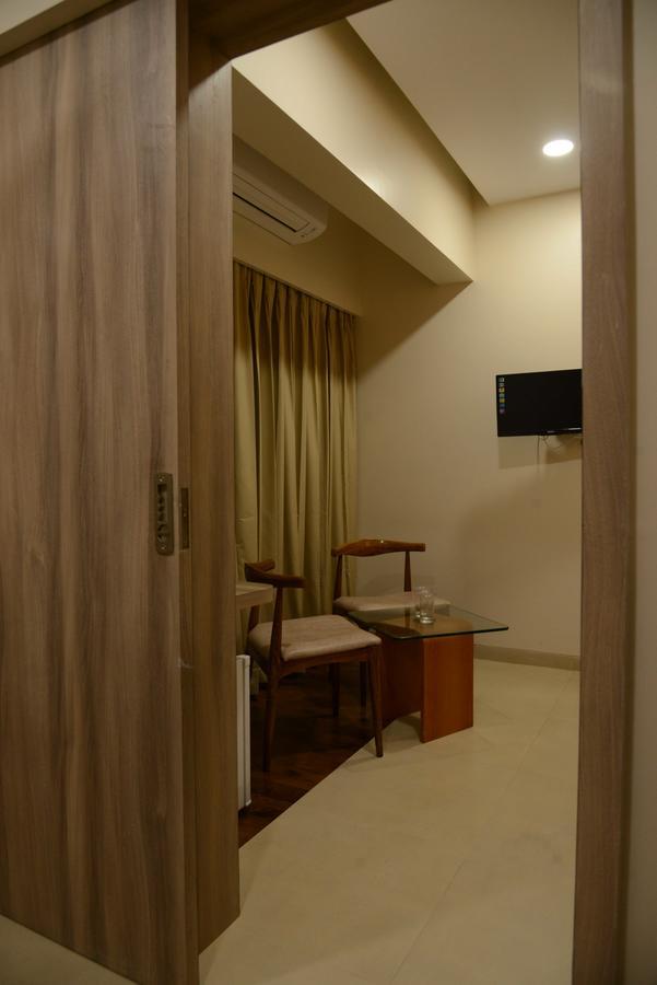 The Myriad Hotel Bhayandar Eksteriør bilde