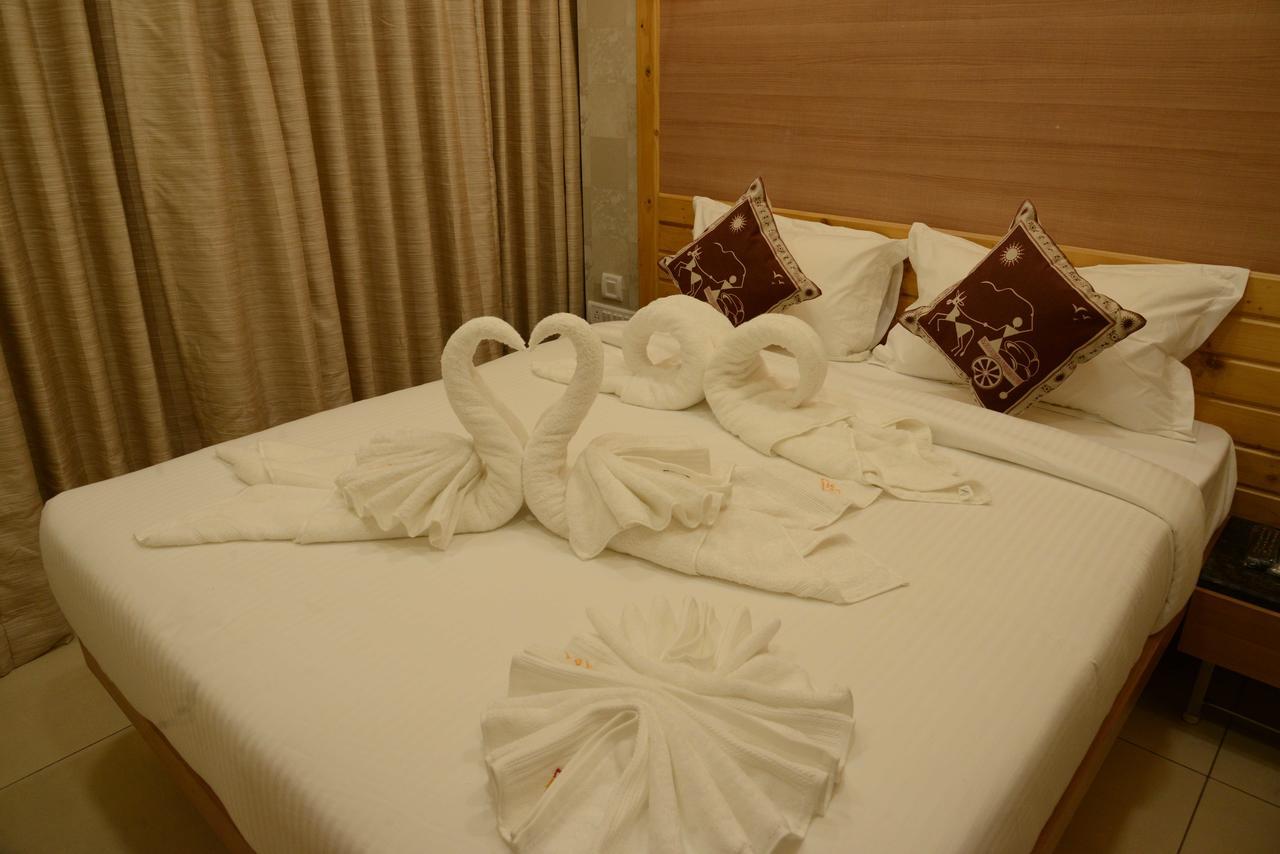 The Myriad Hotel Bhayandar Eksteriør bilde