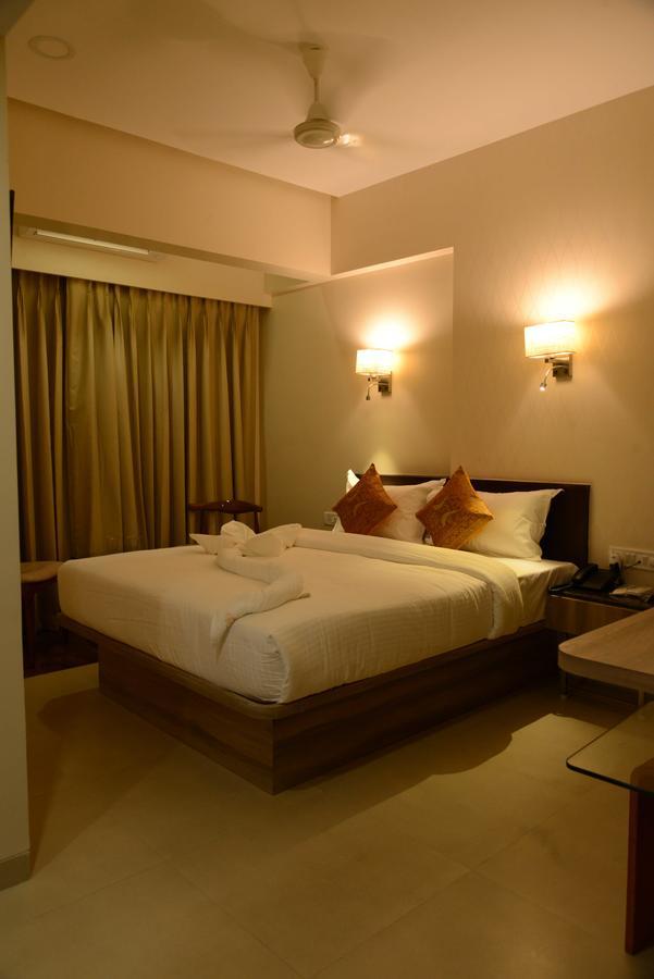 The Myriad Hotel Bhayandar Eksteriør bilde